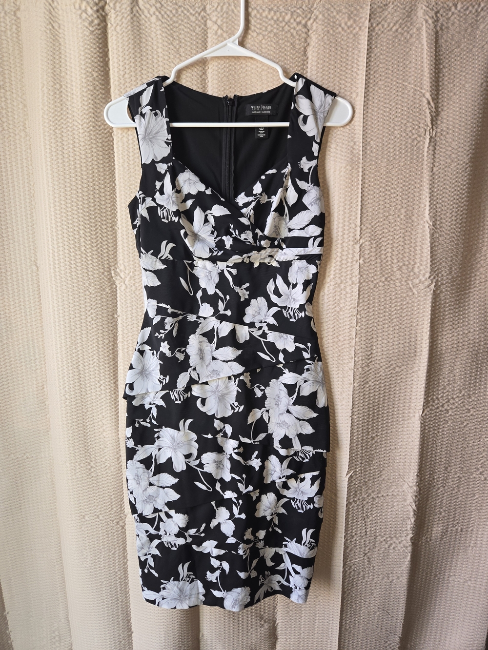 White House Black Market Sleeveless Black & White Floral Sheath Dress